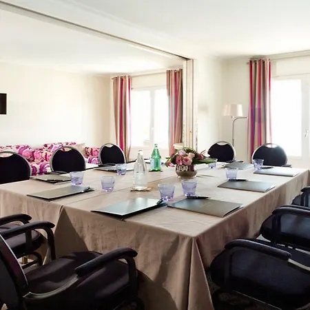 Hotel La Perouse Baie Des Anges 4*